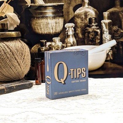 Boîte de Q-Tips vintage cotton swabs